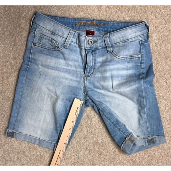 Arizona Jean Co Junior's Shorts Light Wash Distressed Denim Cuffed Bermuda Sz 5 - Picture 8 of 9